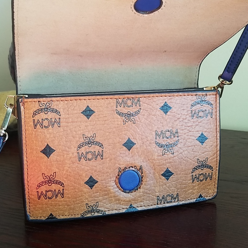 LIMITED EDITION MCM RABBIT CROSS BODY BAG - Picture 3 of 8